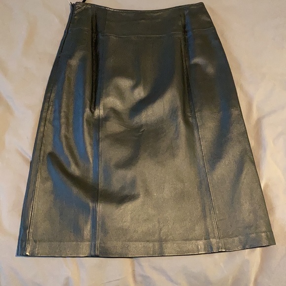 Black leather skirt - Picture 2 of 5